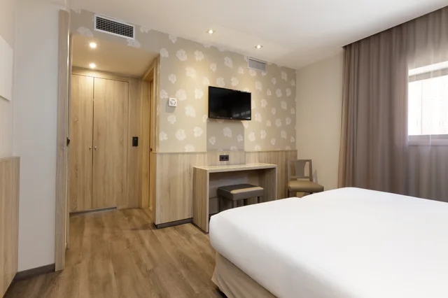 Room, 2 Beds, Civera 3/10