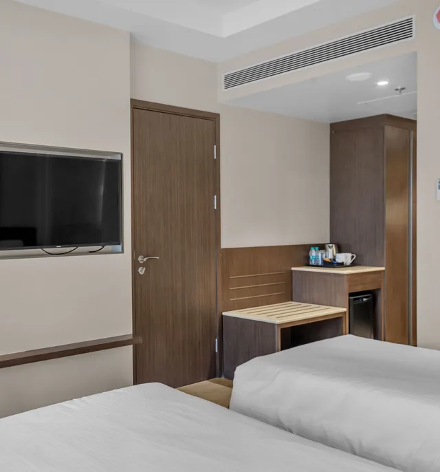 غرفة ديلوكس بإطلالة على المسبح بشرفة مفردة بسرير كوين، Fairfield by Marriott Goa Calangute Village 4/9