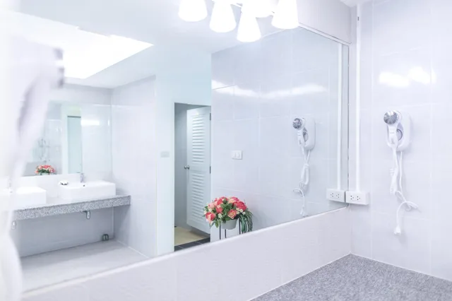 Mixed Dorm, 14 Beds, Shared Bathroom, Stay With Hug Poshtel & Activities 1/1