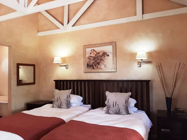 Standard, Twin Beds, Leeuwenbosch Shearers Lodge 1/2