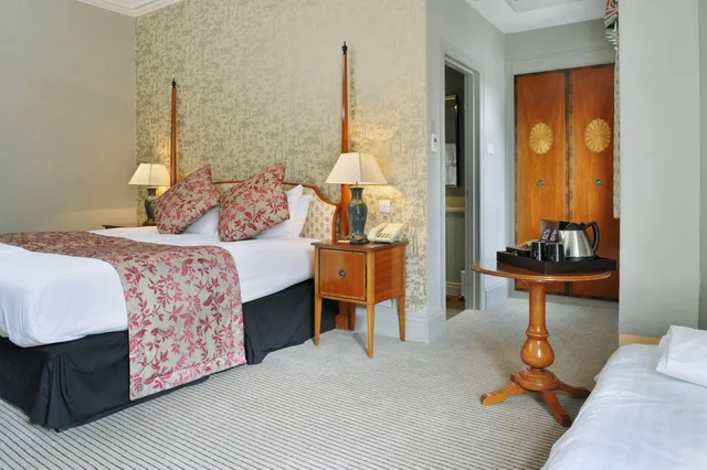 غرفة عائلية بسرير مزدوج، The Crown Manor House Hotel 2/2