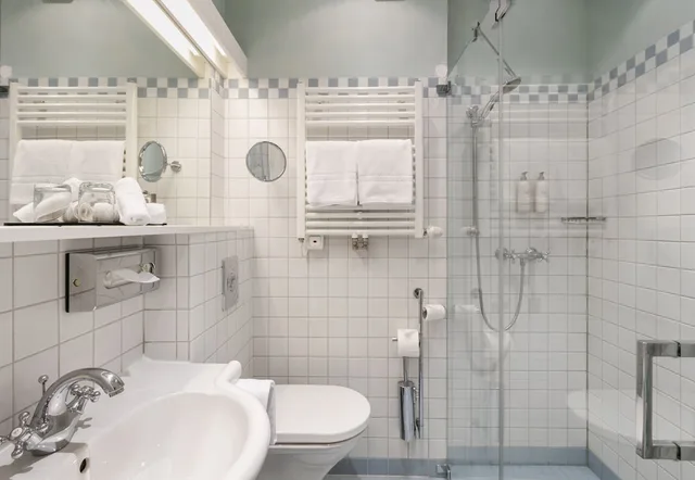 غرفة أساسية بسرير كوين بإطلالة على الحديقة، Hotel Landhaus zu Appesbach 3/3