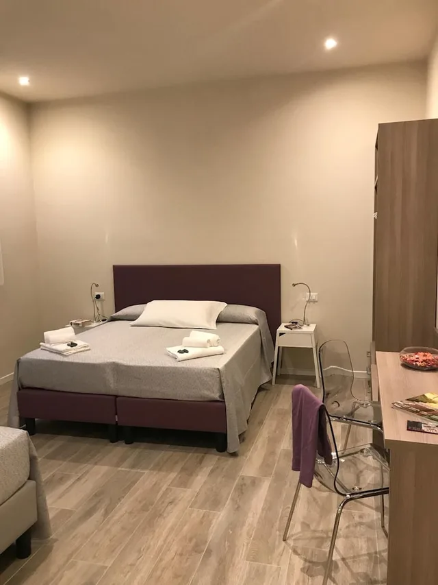 Deluxe, Apartment, 1 Queen and 1 Single Bed, Sofa, Honey Rooms 8/10