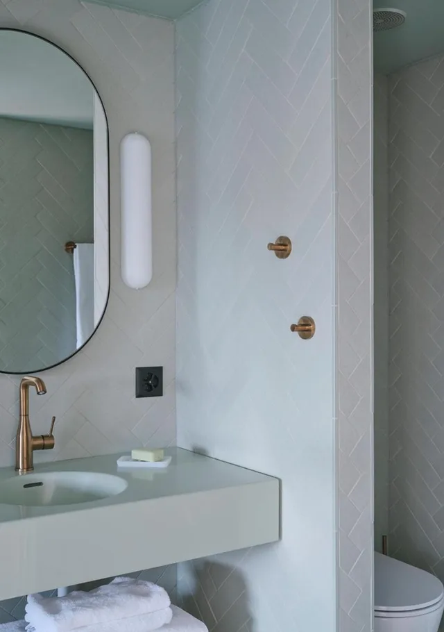 غرفة بريميير بسرير فردي بشرفة، Swissotel Kursaal Bern 5/7