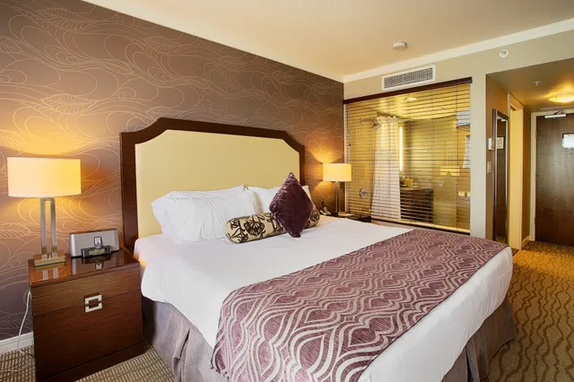 Standard, 2 Double Beds, Mountain Side، The Pinnacle At the Pier 3/3