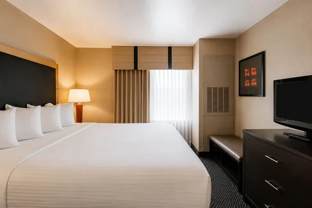 Upgrade, Suite, King Bed, Accessible، Cambria Hotel Rapid City near Mount Rushmore 1/4