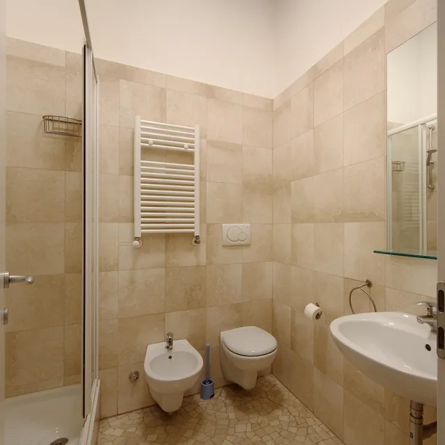 شقة كبيرة بسرير مزدوج بغرفة نوم واحدة مع أريكة، Milan Apartment Rental 5/7