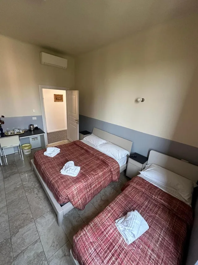 غرفة ثلاثية بحمام خاص، Emmy Hotel 1/8