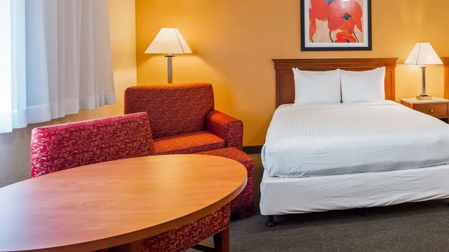 غرفة قياسية بسرير كوين لذوي الإعاقة، Best Western Golden Key 4/7
