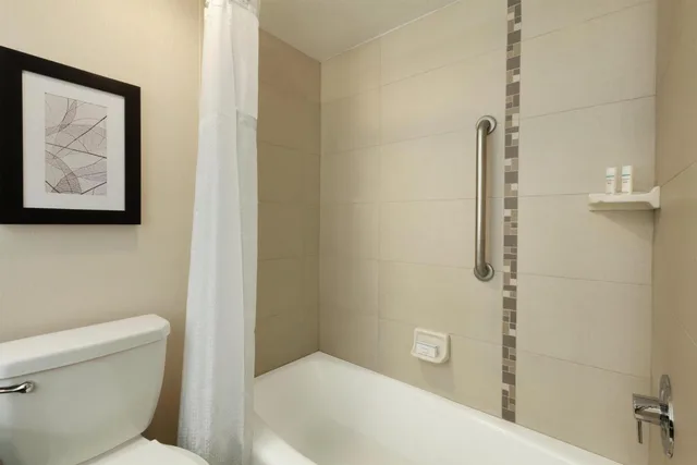 جناح بسريرين كوين بغرفة نوم واحدة مع أريكة لذوي الإعاقة، Embassy Suites By Hilton Arcadia Pasadena Area 3/3