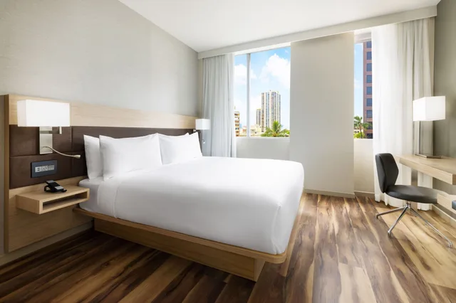 غرفة بسرير كينج بإطلالة على المدينة لذوي الإعاقة، AC Hotel by Marriott Honolulu 4/10