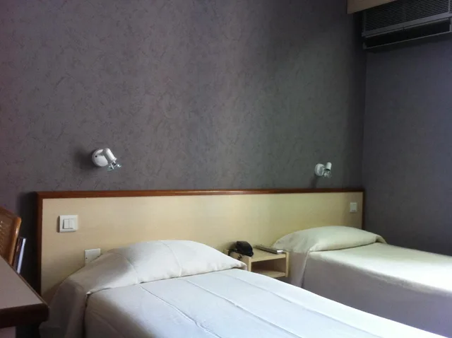 غرفة بسريرين منفصلين، Hotel Du Sud Vieux Port 5/10