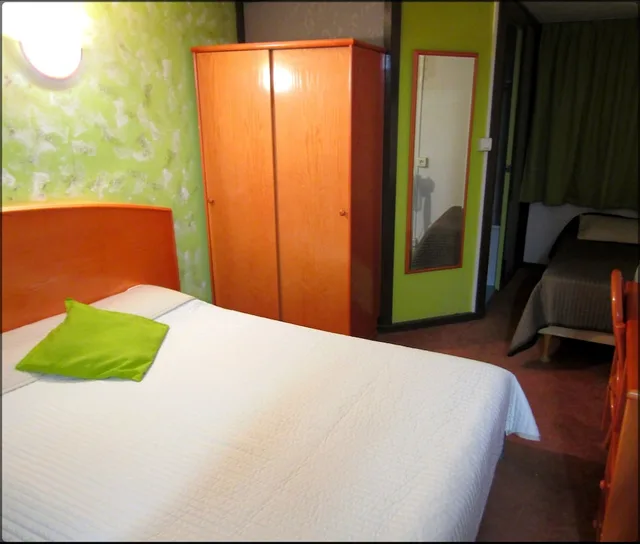 غرفة ثلاثية بسرير مزدوج وسرير فردي، Aix Hotel 2/7