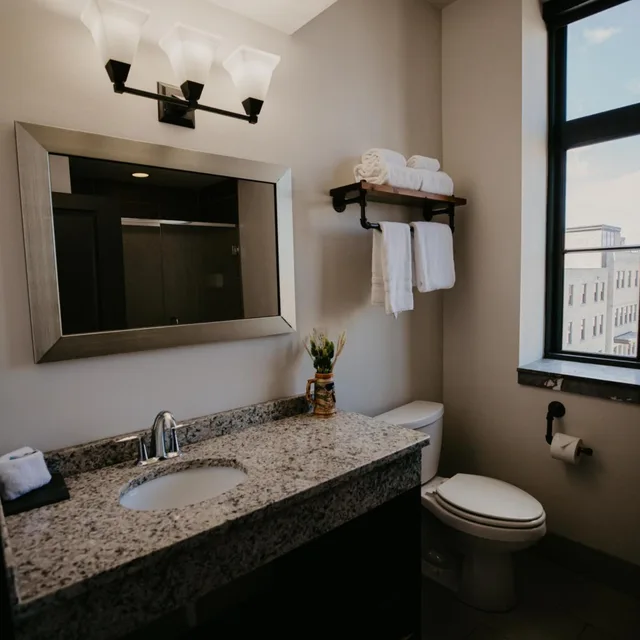 Deluxe, Studio, Double Bed, The Brewhouse Inn Suites 6/10