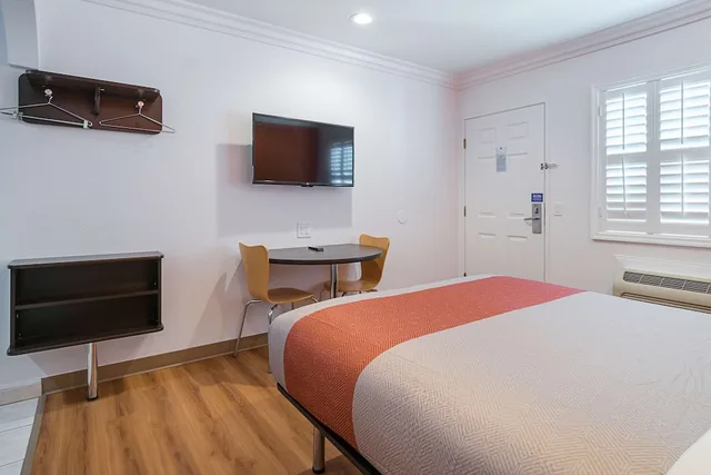 غرفة ديلوكس بسرير كوين، Motel6 Lomita, CA 4/10