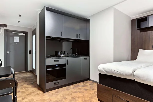 Room, Twin Beds, No Window, Kitchenette، Sure Hotel Studio by Best Western Bromma 2/5