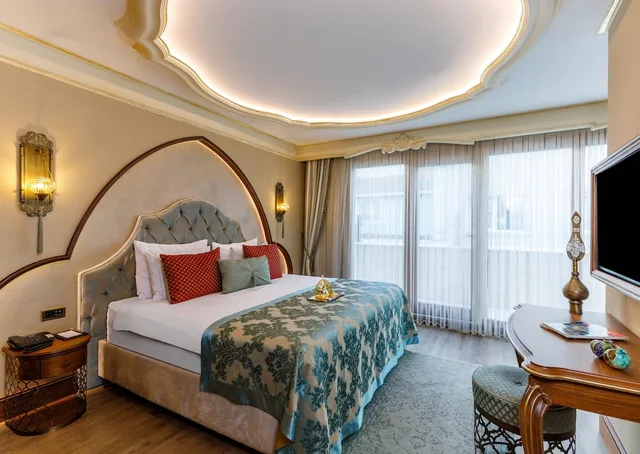 Royal, Suite, King and Twin Beds, Romance Istanbul Hotel 2/4