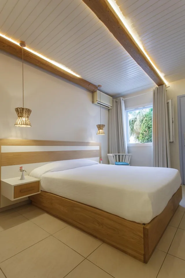 غرفة بسرير مزدوج بإطلالة على المسبح في المبنى الرئيسي، Aeolos Resort Mykonos 8/10