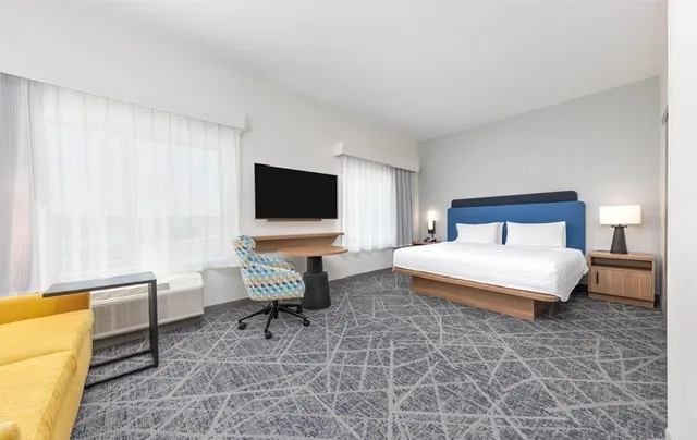 غرفة بسرير كينج، Hampton Inn & Suites Little Rock Airport 1/3