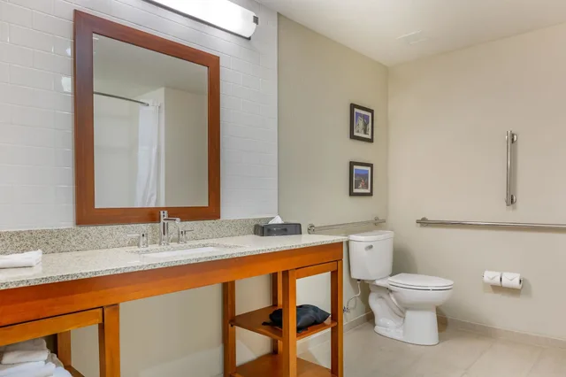 جناح بسرير كينج لذوي الإعاقة، Comfort Inn & Suites Boise Airport 4/5