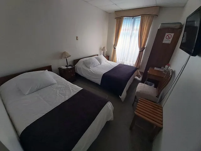 غرفة قياسية ثلاثية، Hotel Esmeralda 2/4