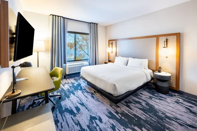 غرفة بريميوم بسرير كينج، Fairfield Inn & Suites by Marriott Rome 1/1
