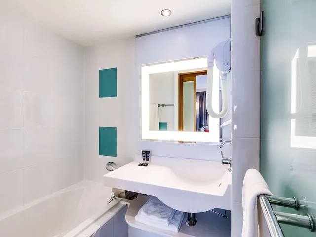 غرفة كلاسيكية عائلية بسرير مزدوج مع أريكة مع أريكة، Novotel Paris Centre Gare Montparnasse 6/7