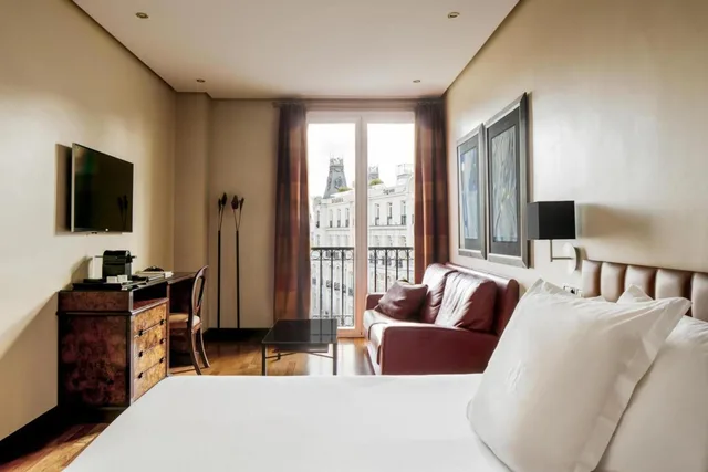 غرفة سوبيريور مزدوجة بسريرين منفصلين بإطلالة على المدينة، Hotel Villa Real 1/1