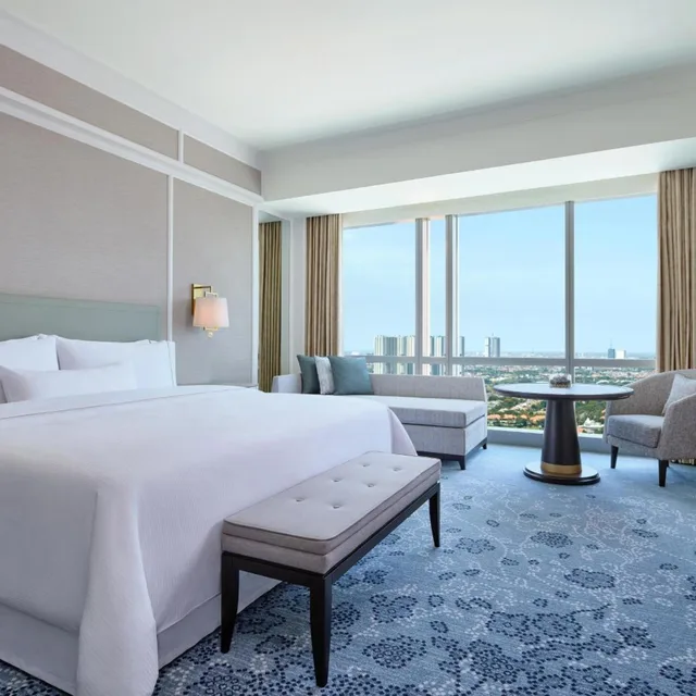 Westin, Club, Guest Room, King Bed, Club Lounge Access، The Westin Surabaya 3/9
