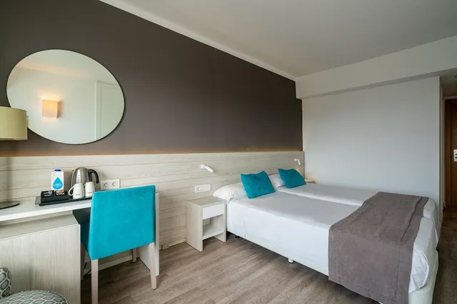 غرفة قياسية بشرفة مفردة بسريرين منفصلين، THB Niagara - Adults Only 4/7