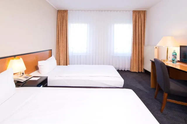 غرفة سوبيريور بسرير مزدوج، Hotel Frankfurt Airport 1/5