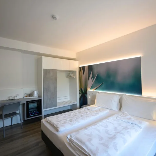 غرفة ثلاثية، Hotel Riviera 3/10