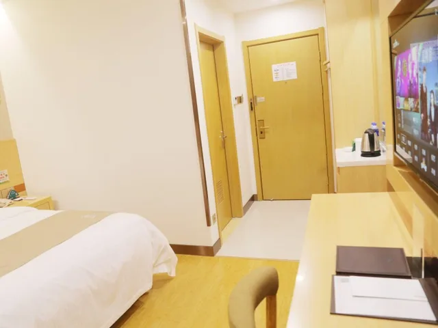 غرفة بسرير كوين، GreenTree Inn Hefei Feidong County High Speed Rail Station Wuyue Plaza Express Hotel 2/2