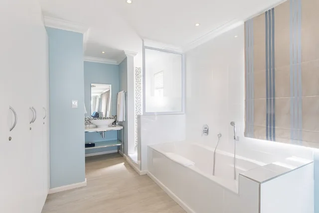 Luxury, Studio, Suite, Queen Bed, Saldanha Bay Hotel 2/2
