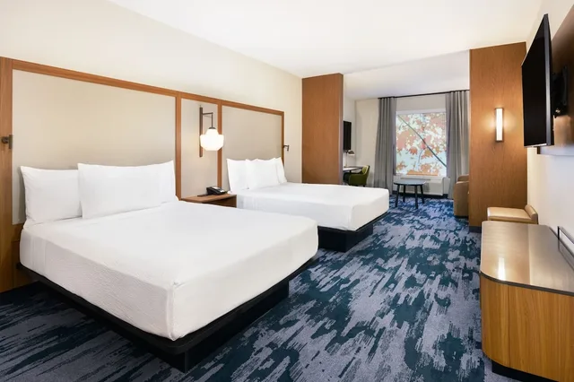 جناح بسريرين كوين مع أريكة لذوي الإعاقة، Fairfield Inn & Suites by Marriott Orlando at Millenia 1/3