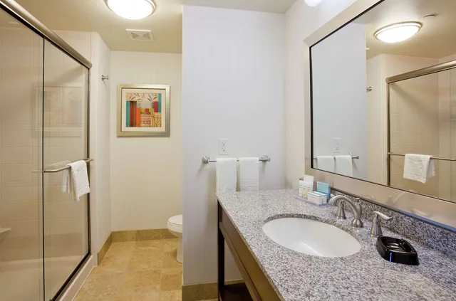 room, 2 queen beds, accessible, Hampton Inn & Suites Minneapolis/West-Minnetonka 2/2