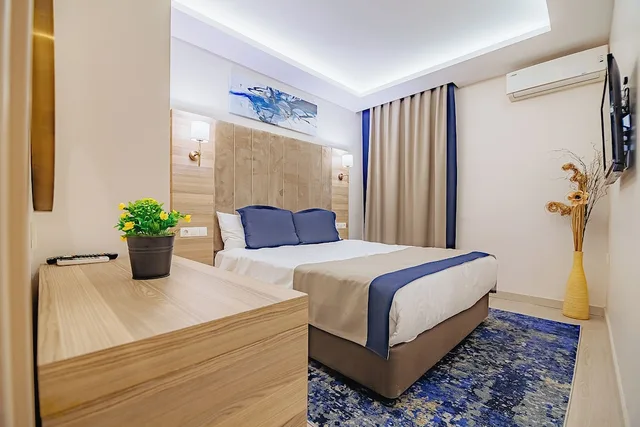 شقة رئاسية بسرير كوين مع أريكة، Comfort Beige Hotel 2/8
