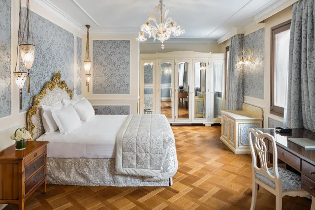 جناح جونيور بسرير كوين، Baglioni Hotel Luna 1/3