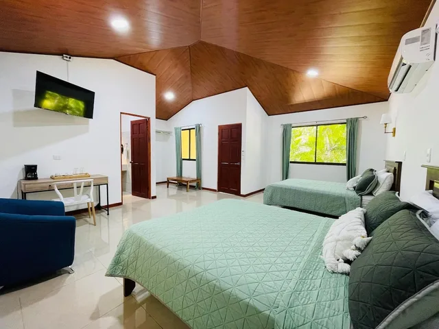 غرفة عائلية بسريرين كوين بإطلالة على الحديقة، Canyon de La Vieja Lodge 1/1