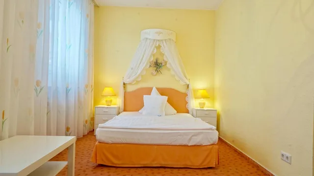 جناح، Hotel Alpha 2/6