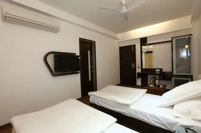 غرفة ديلوكس بسريرين منفصلين، HOTEL ATITHI 3/5