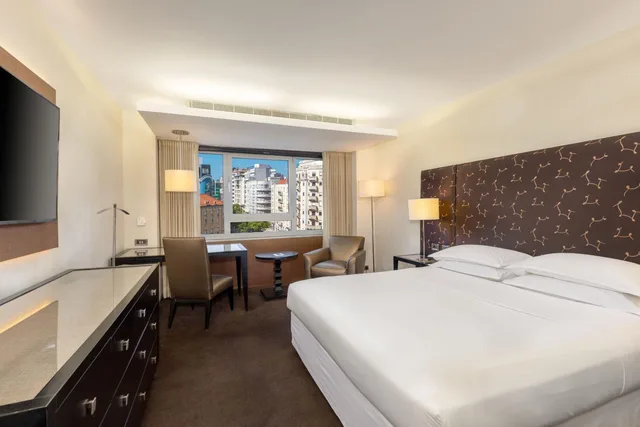 Guest Room, Deluxe, Queen Bed, Pool Access، SHERATON LISBOA HOTEL AND SPA 3/6
