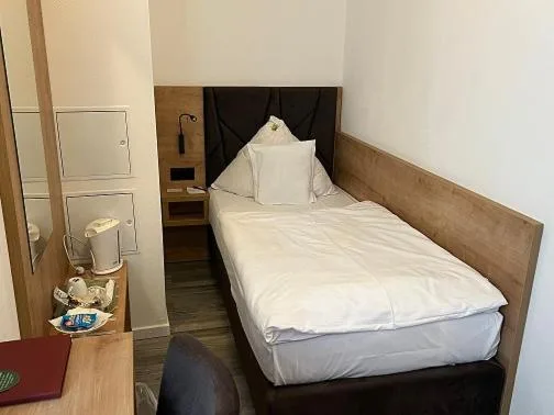 غرفة مفردة صغيرة، Hotel Alpha 1/6