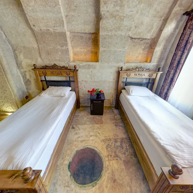 جناح عائلي بسريرين منفصلين وسرير كينج، Roma Cave Suite Hotel 3/7