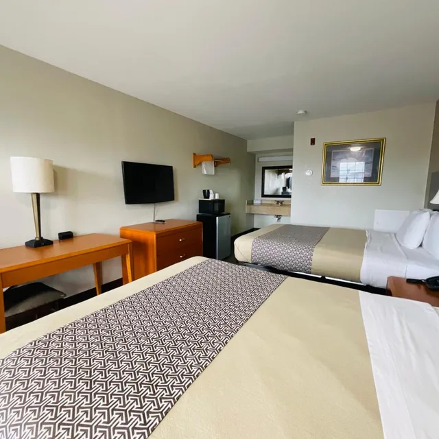 غرفة بسريرين كوين، Savannah Inn 2/6