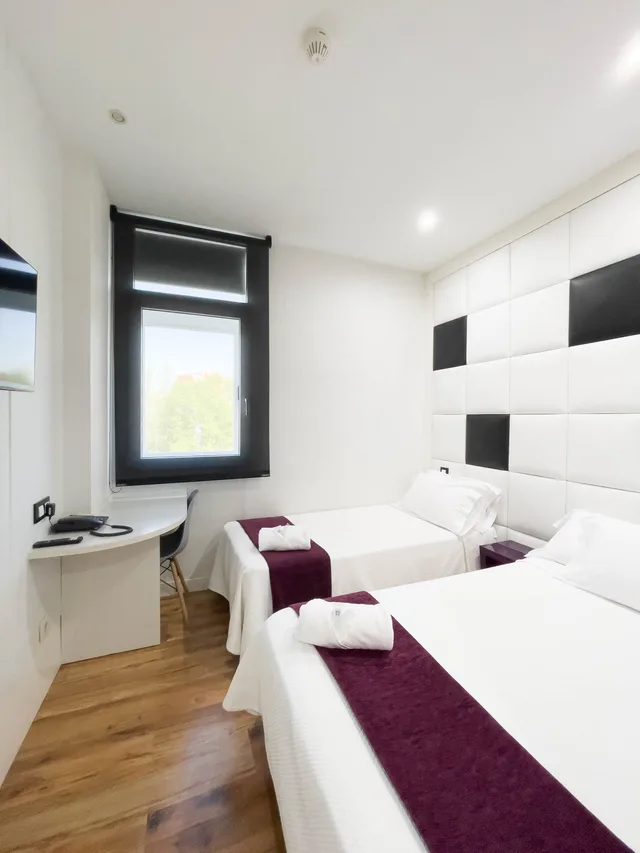 غرفة بسرير نصف مزدوج، Hotel Avenida de Espana 1/10