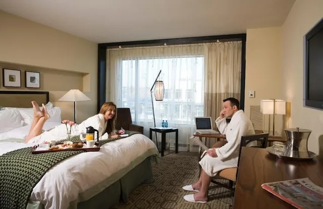 Deluxe, King Bed, Legends Tower, Smoking، Ballys Evansville Casino And Hotel 2/2