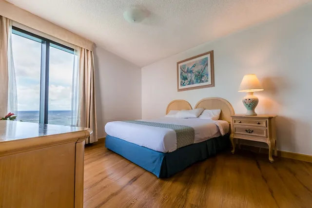 3 Bedrooms, Condo, Panoramic, 1 King and 2 Queen Beds, Ocean View, Kitchen, Alupang Beach Tower 2/5