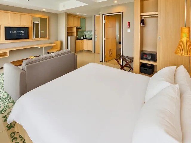 غرفة ديلوكس بسرير كوين، Golden Tulip Balikpapan Hotel and Suites 4/10