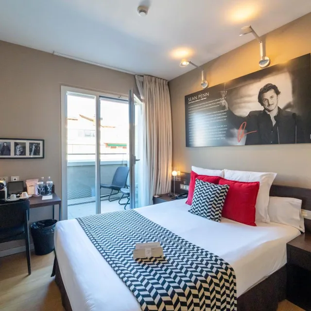 Petite, Terrace، Zinema 7 3/9